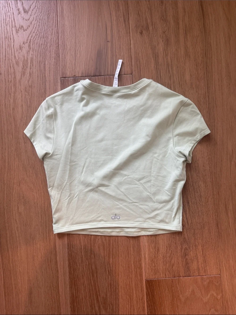 Alo Cropped Short Sleeve T‑Shirt in Light Sage